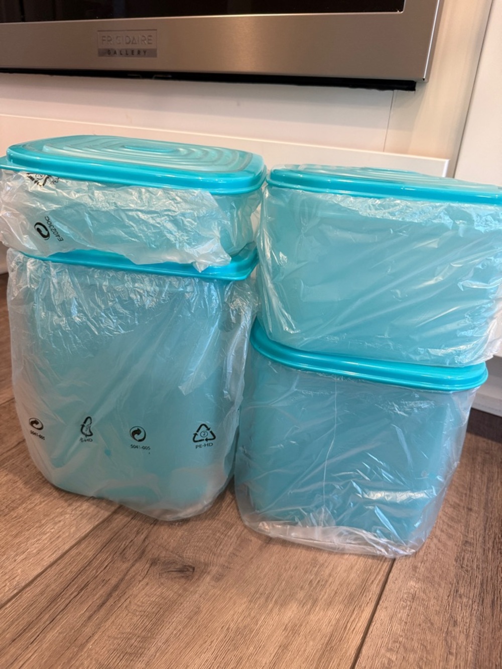 Tupperware Turquoise Square Food Storage Containers - Set of 4 - Picture 13 of 16